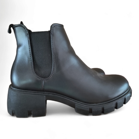 Steve Madden Shoes - Steve Madden Women's Howler Chelsea Boot Size 10